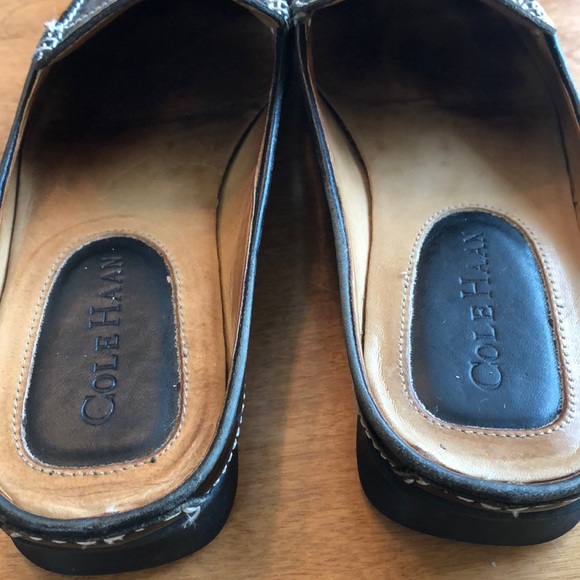Cole Haan Soft comfy black patent leather shoes - Picture 3 of 3
